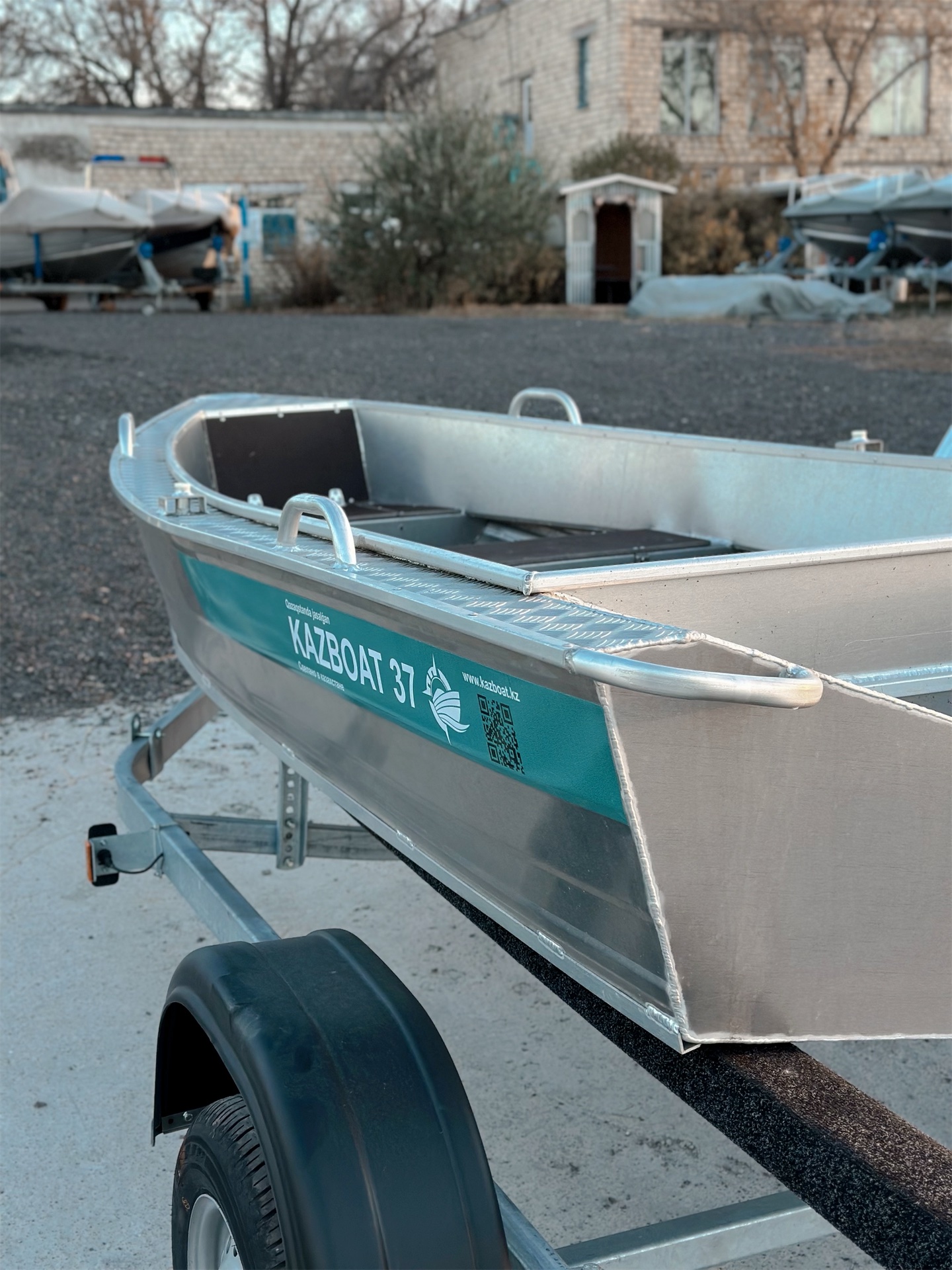 Лодка Kazboat 37